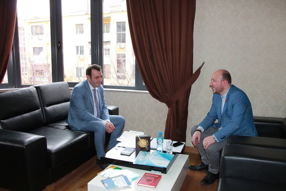 Komisioneri për Mbrojtjen nga Diskriminimi Robert Gajda priti në një takim z.Nikolla Gjurgjaj, përfaqësues i shoqatës maqedonase “Ilinden” Tiranë.