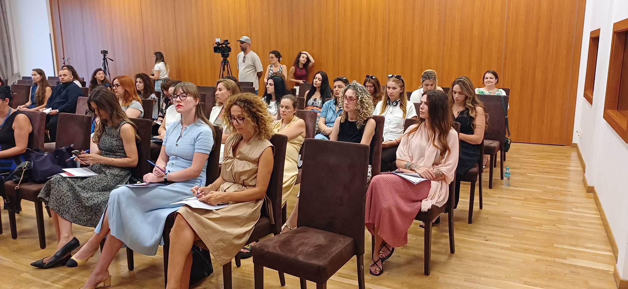 Më shumë mbështetje për gratë dhe vajzat që përjetojnë dhunë me bazë gjinore