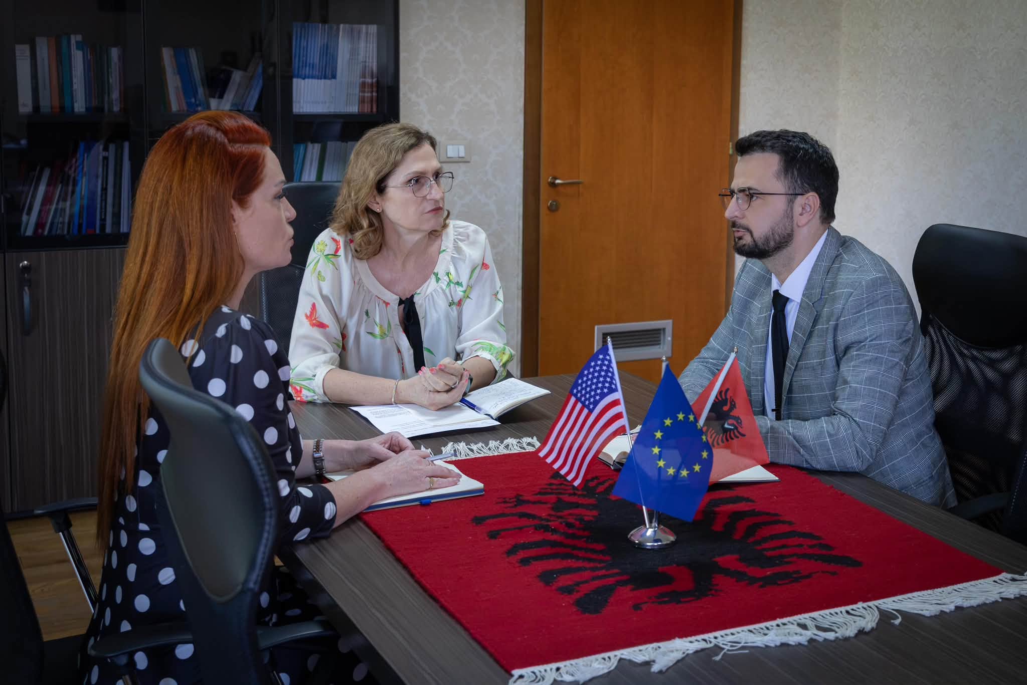 Tre institucione publike bashkohen kundër gjuhës së urrejtjes