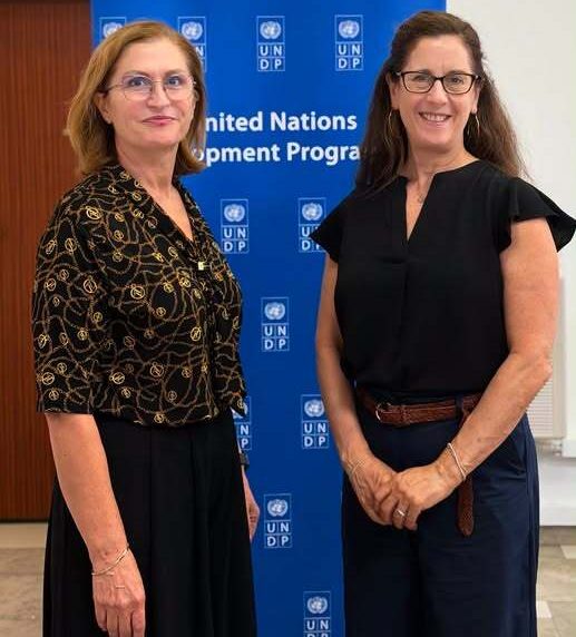Komisioneri p&euml;r Mbrojtjen nga Diskriminimi, znj. Genta Tafa (Bungo), zhvilloi sot nj&euml; takim me P&euml;rfaq&euml;suesen Rezidente t&euml; Programit t&euml; Kombeve t&euml; Bashkuara p&euml;r Zhvillim (UNDP) n&euml; Shqip&euml;ri, znj. Randi Davis.